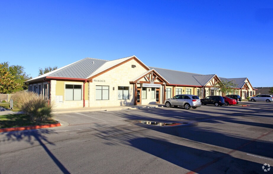 901 Cypress Creek Rd, Cedar Park, TX à louer - Photo du bâtiment - Image 2 de 4