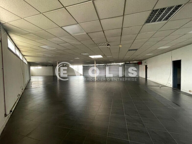 Flex in Eysines for lease - Interior Photo - Image 2 of 8