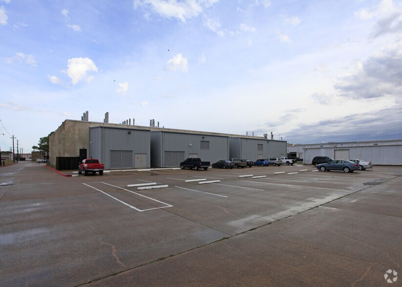 900 Gemini St, Houston, TX à louer - Photo du bâtiment - Image 3 de 4