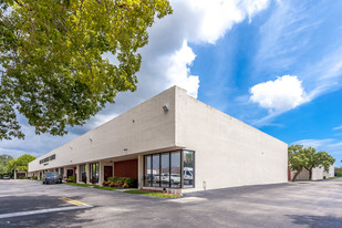 Ives I-95 Business Center - Entrepôt