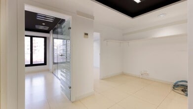 Avinguda de Madrid, 95, Barcelona, Barcelona for lease Interior Photo- Image 2 of 20