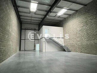Plus de détails pour 5-8 Rue Suzanne Bernard, Mérignac - Plusieurs types d'espaces à louer