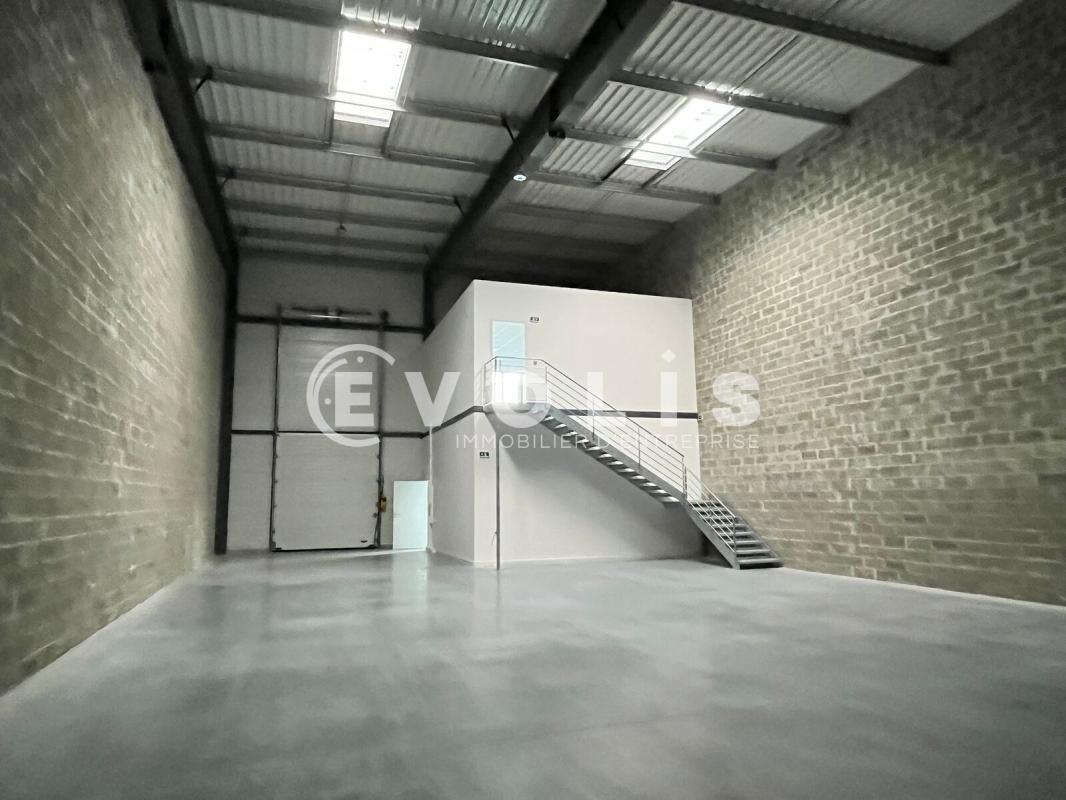 5-8 Rue Suzanne Bernard, Mérignac for lease Interior Photo- Image 1 of 10