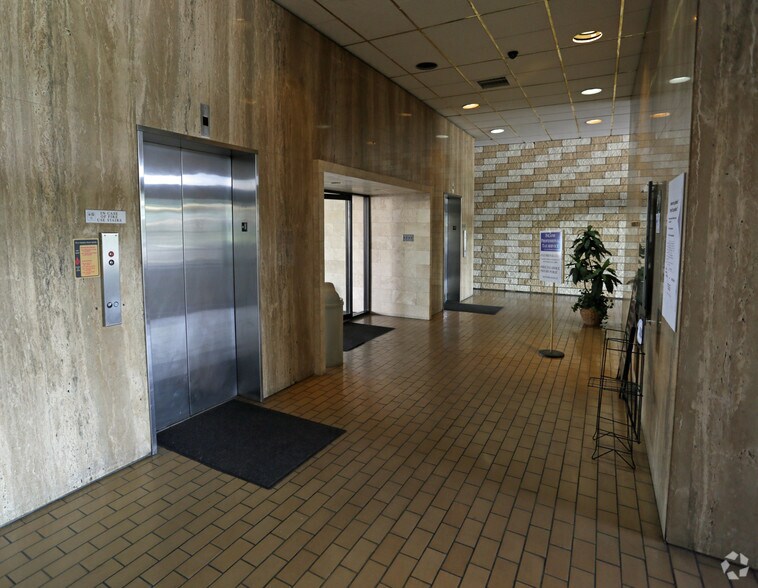 255 N D St, San Bernardino, CA à louer - Photo du bâtiment - Image 3 de 6