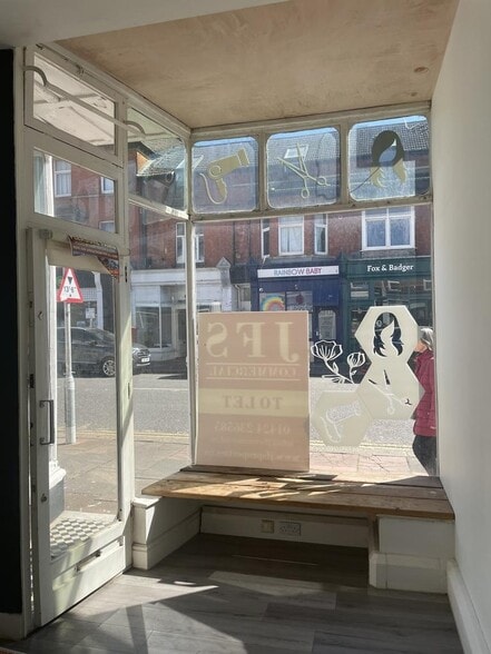 4-4a Wickham Ave, Bexhill On Sea for lease - Interior Photo - Image 2 of 20
