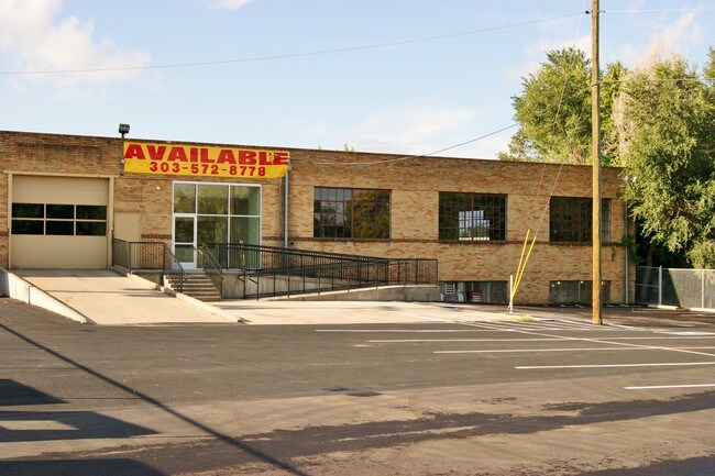 Plus de détails pour 2555 S Santa Fe Dr, Denver, CO - Industriel à louer