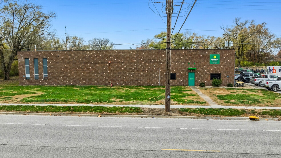 130 E Alton Ave, East Alton, IL for sale - Building Photo - Image 2 of 11