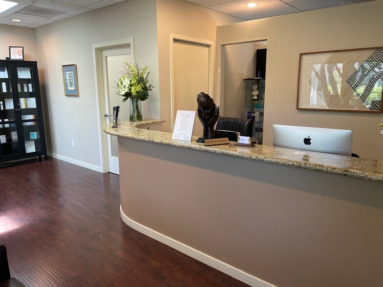 1691 El Camino Real, Palo Alto, CA à louer - Photo intérieure - Image 3 de 10