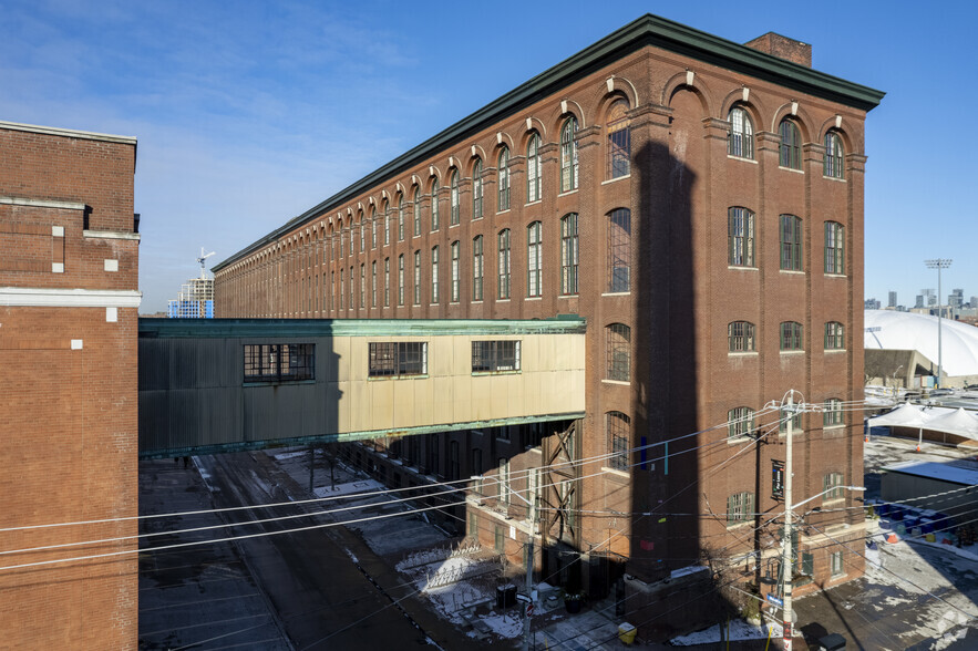 67 Mowat Av, Toronto, ON à louer - Photo du bâtiment - Image 2 de 5