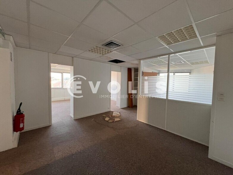 Office in Bordeaux for lease - Interior Photo - Image 3 of 10