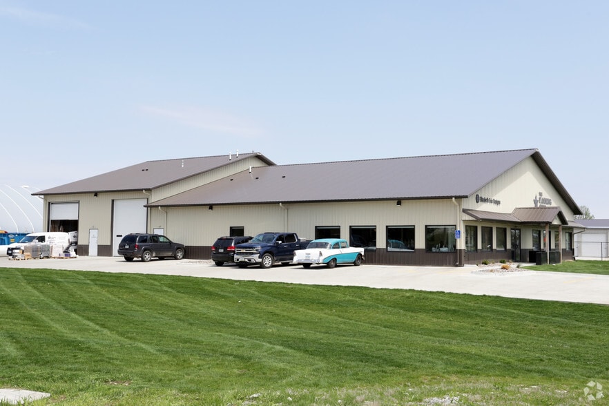 3296 NW Prairie Ln, Des Moines, IA for lease - Building Photo - Image 2 of 4