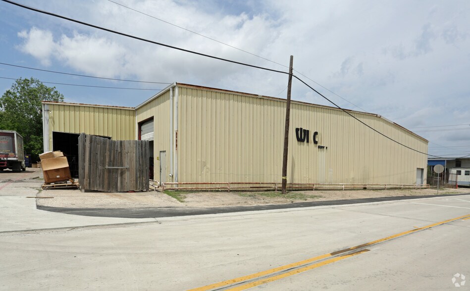 5980 Harvey Wilson Dr, Houston, TX à vendre - Photo du bâtiment - Image 3 de 5