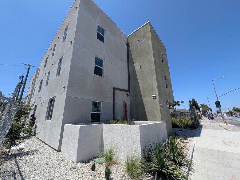 1156 W Florence Ave, Los Angeles, CA à vendre - Photo du bâtiment - Image 2 de 23