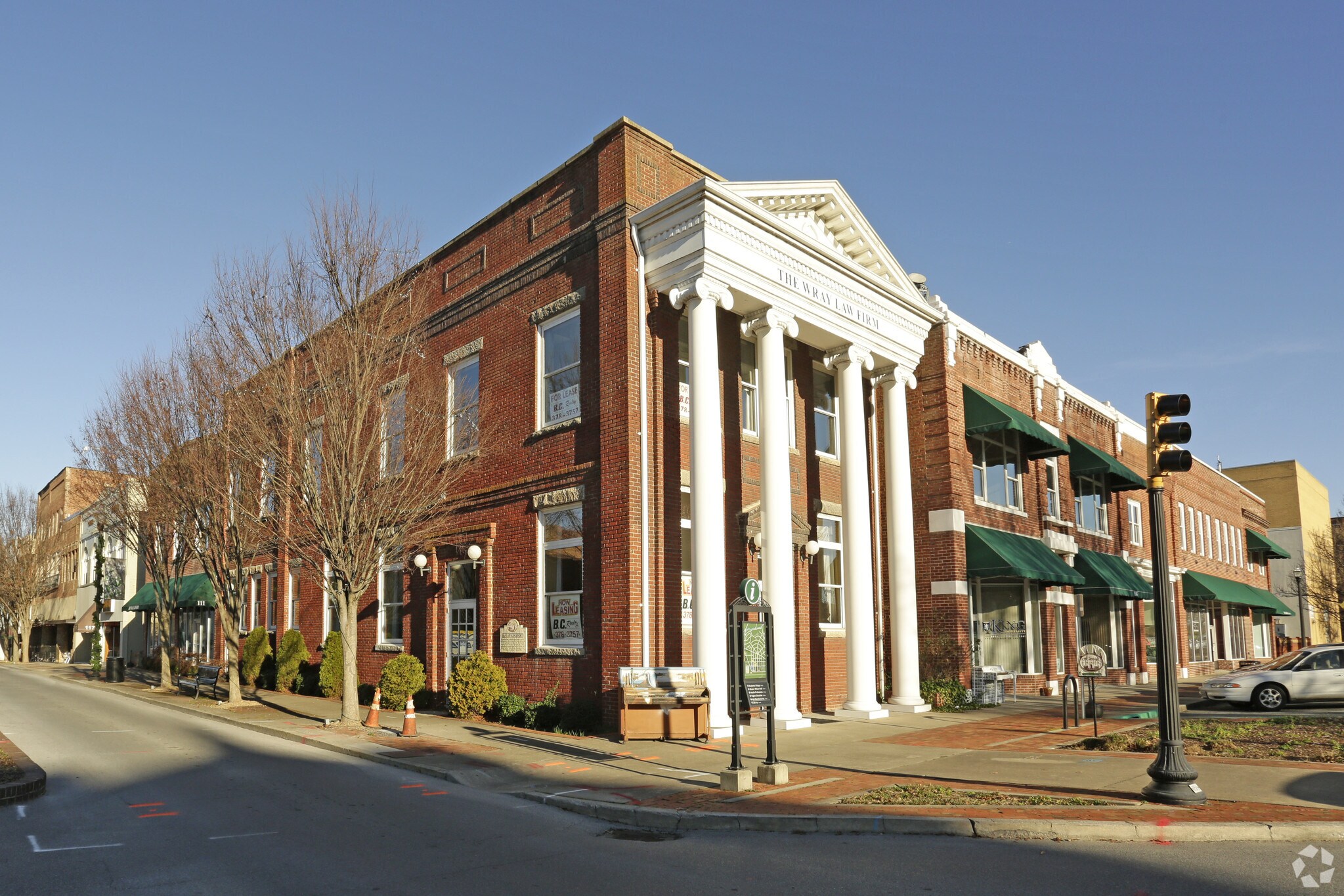 102-108 E Main St, Kingsport, TN for lease Primary Photo- Image 1 of 23