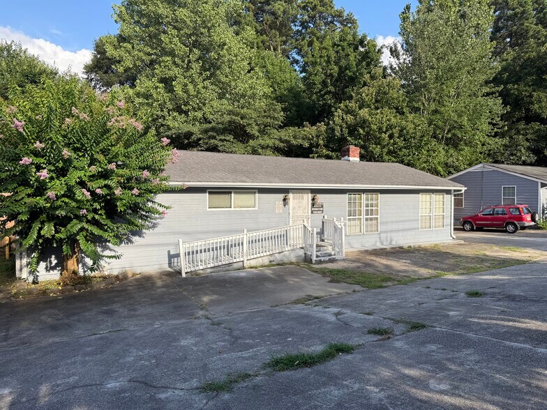 3147 Shallowford Rd, Atlanta, GA for sale - Building Photo - Image 1 of 2