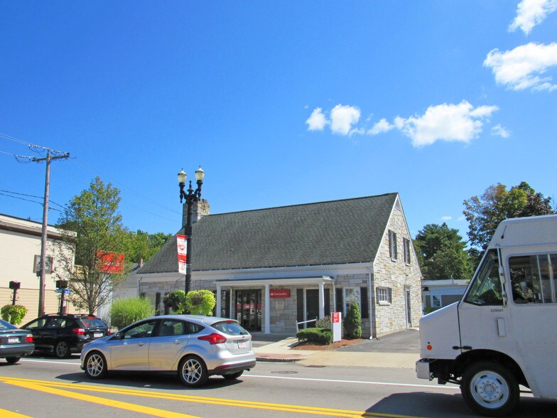 818 Washington St, Holliston, MA à louer - Photo du bâtiment - Image 3 de 4