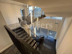 Bureau dans Ventabren à louer Photo du bâtiment- Image 2 de 7