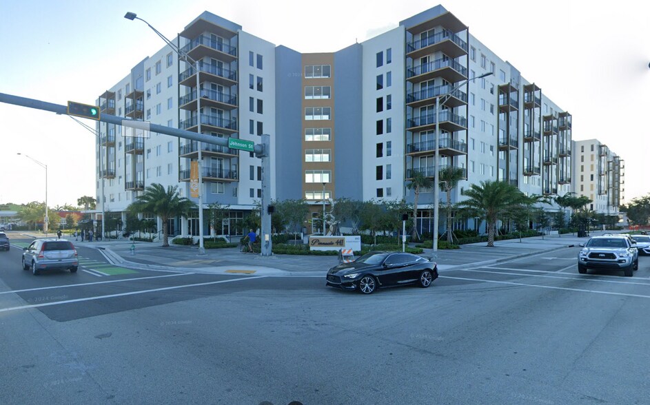 890 N State Road 7, Hollywood, FL à louer - Photo du bâtiment - Image 3 de 6