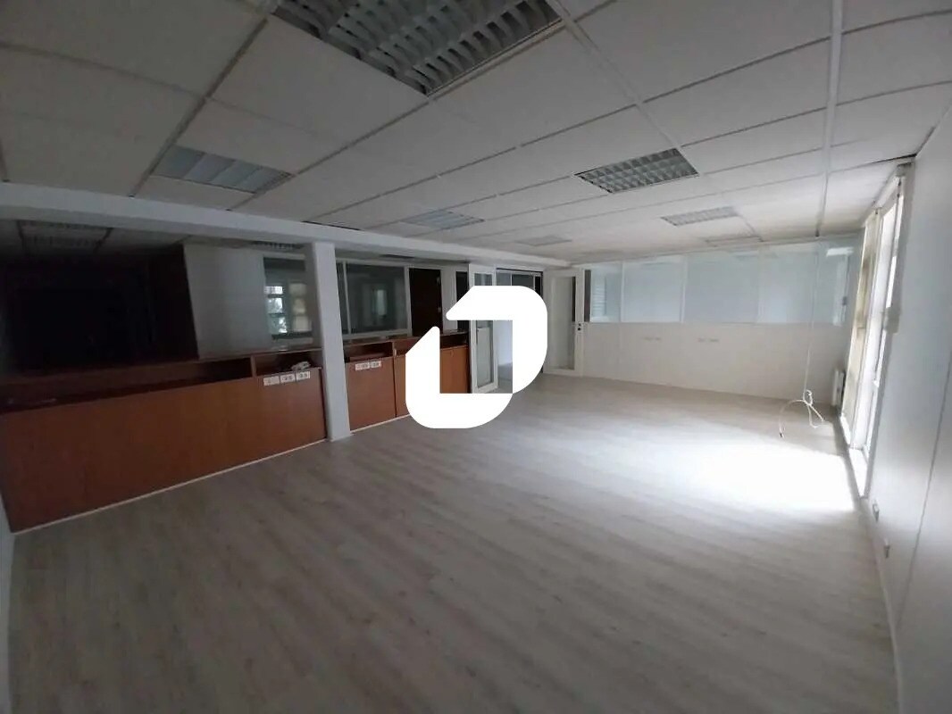 Office in Poissy for lease Interior Photo- Image 1 of 9