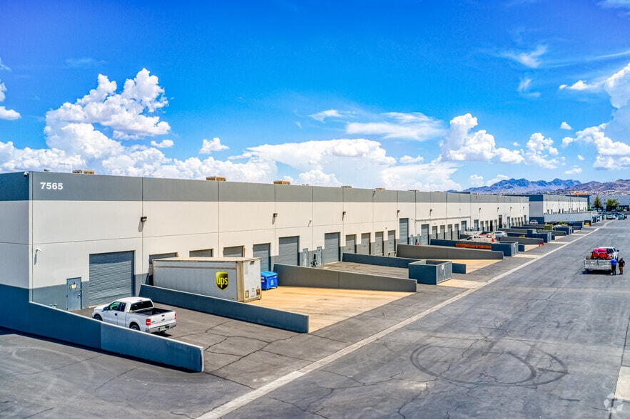 7685 Commercial Way, Henderson, NV for lease - Building Photo - Image 2 of 10