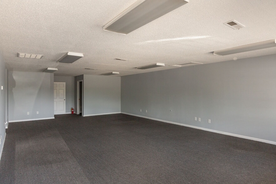 101-111 Rankin Ave, Mount Holly, NC for lease - Interior Photo - Image 2 of 11