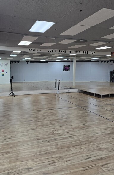 4855 Hopyard Rd, Pleasanton, CA à louer - Photo intérieure - Image 2 de 9