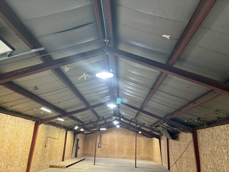 742 E 5th St, Mishawaka, IN for lease - Building Photo - Image 3 of 10