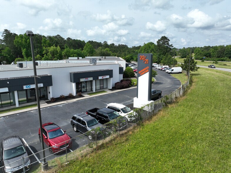 6904 N Main St, Columbia, SC à louer - Photo du bâtiment - Image 3 de 5