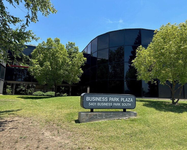 5401 Business Park S, Bakersfield, CA for lease - Building Photo - Image 1 of 2