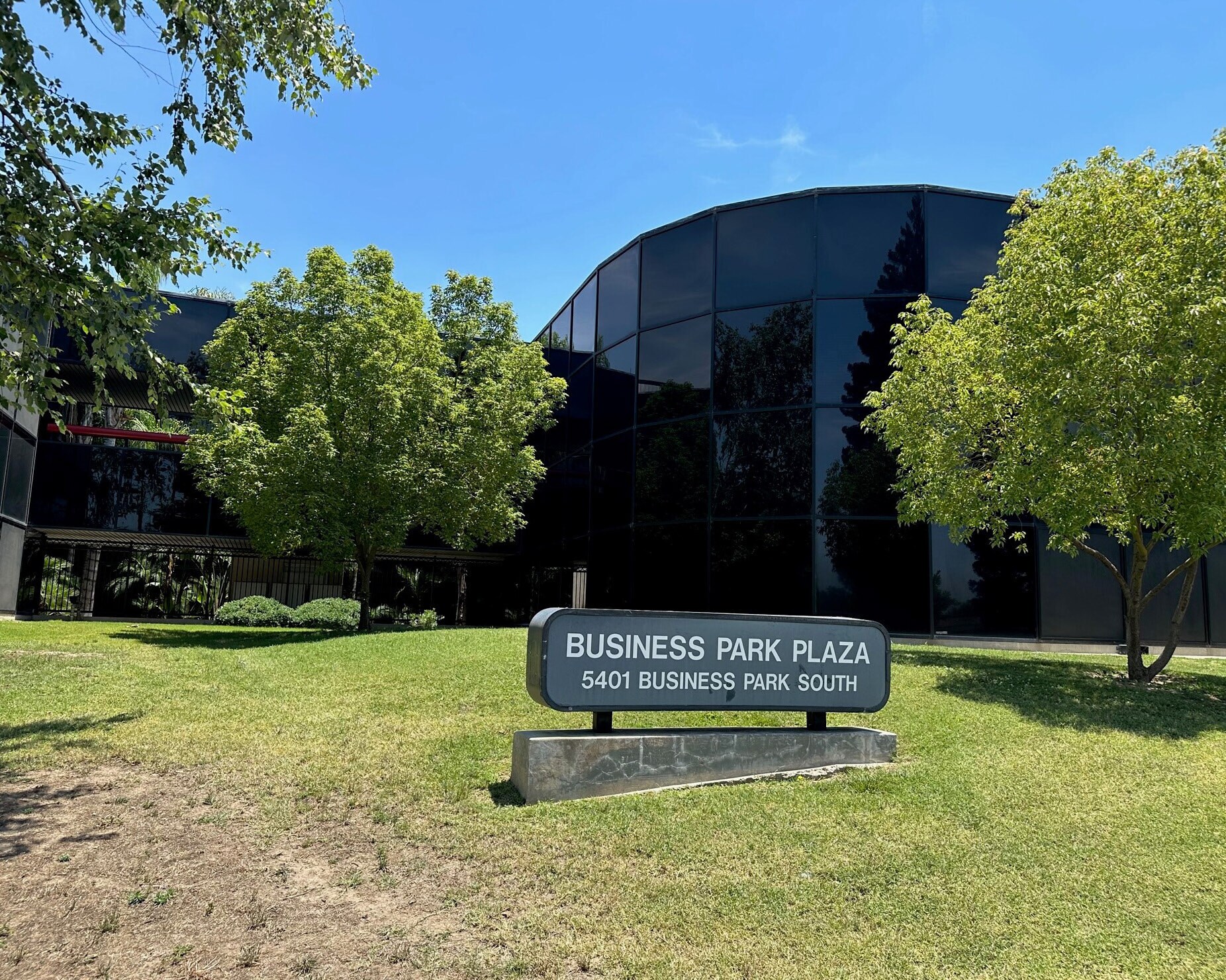 5401 Business Park S, Bakersfield, CA for lease Building Photo- Image 1 of 3