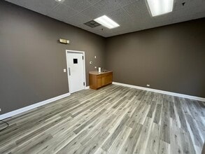 37 Sherwood Ter, Lake Bluff, IL for lease Interior Photo- Image 1 of 6