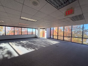 730 Holiday Dr, Pittsburgh, PA for lease Interior Photo- Image 1 of 17