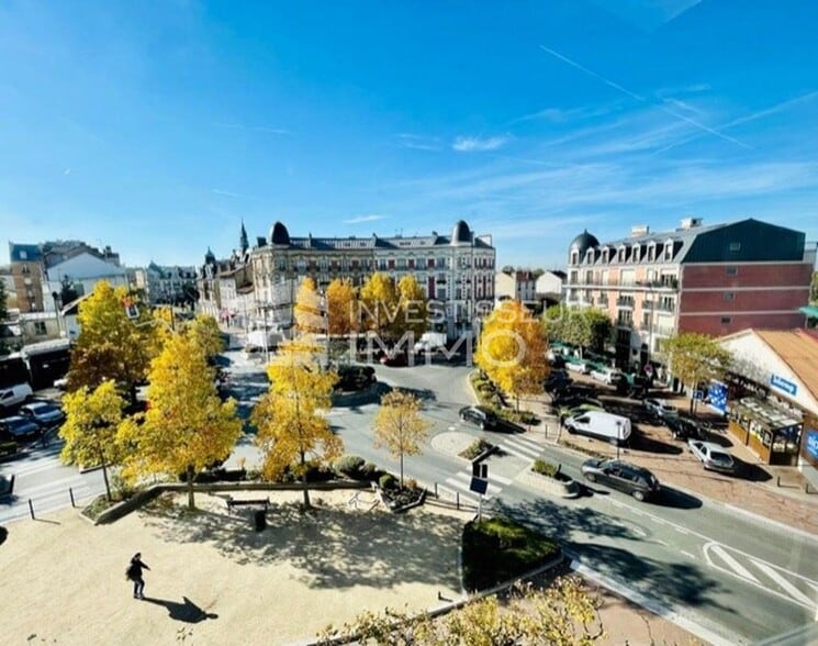 Office in Le Raincy for lease - Aerial - Image 2 of 8