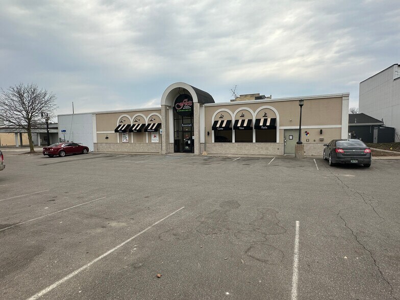 107 S Lafayette St, Greenville, MI for lease - Building Photo - Image 2 of 18