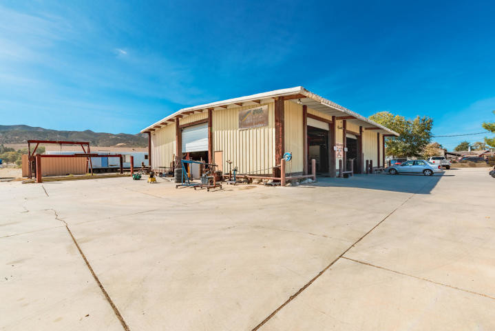 8822 Elizabeth Lake Rd, Leona Valley, CA for sale - Primary Photo - Image 1 of 1