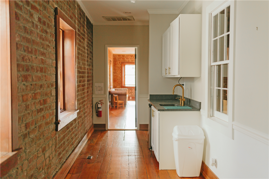 182-184 E Bay St, Charleston, SC for lease - Building Photo - Image 2 of 19