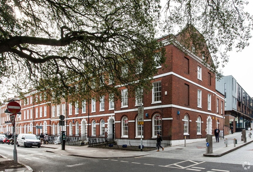 23 Southernhay W, Exeter à louer - Photo du bâtiment - Image 2 de 14