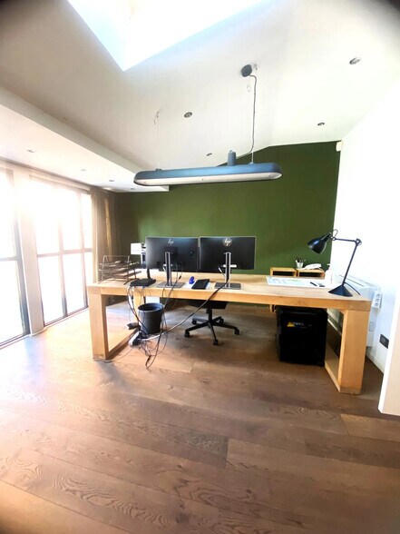 Bureau dans CHAMPAGNE-AU-MONT-D'OR à vendre - Photo intérieure - Image 1 de 6