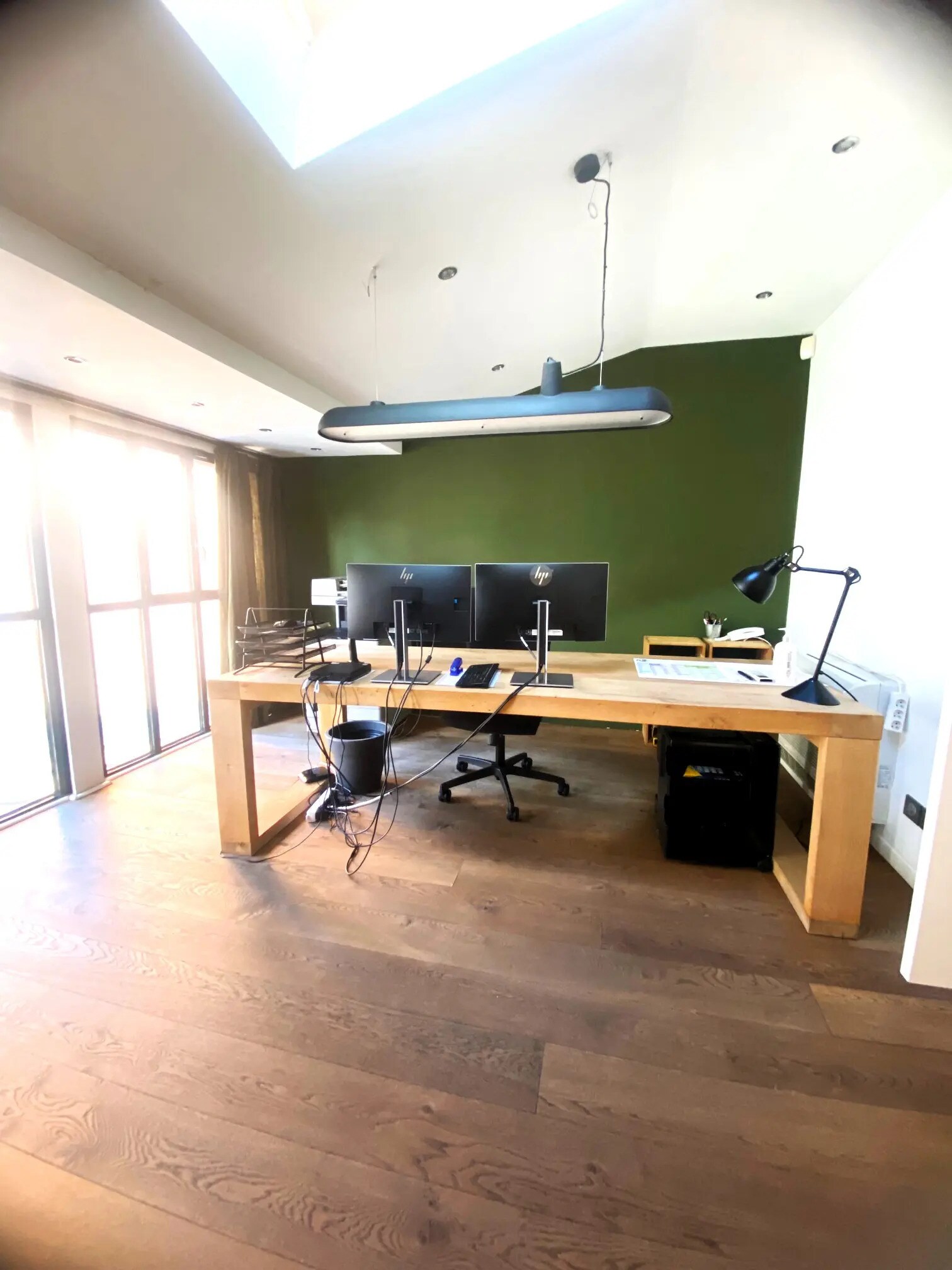 Bureau dans CHAMPAGNE-AU-MONT-D'OR à vendre Photo intérieure- Image 1 de 7