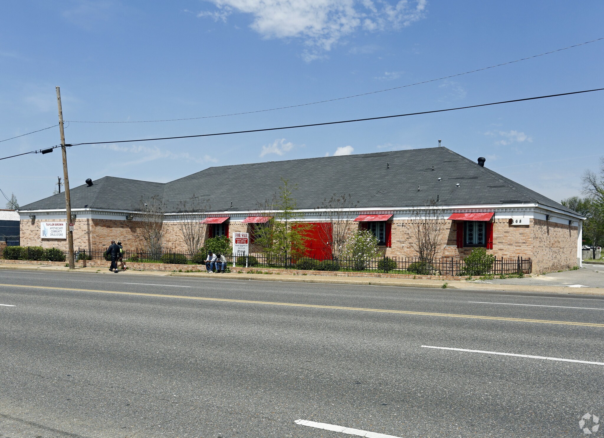 568 Poplar Ave, Memphis, TN for lease Primary Photo- Image 1 of 9