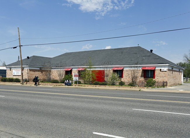 More details for 568 Poplar Ave, Memphis, TN - Retail for Sale
