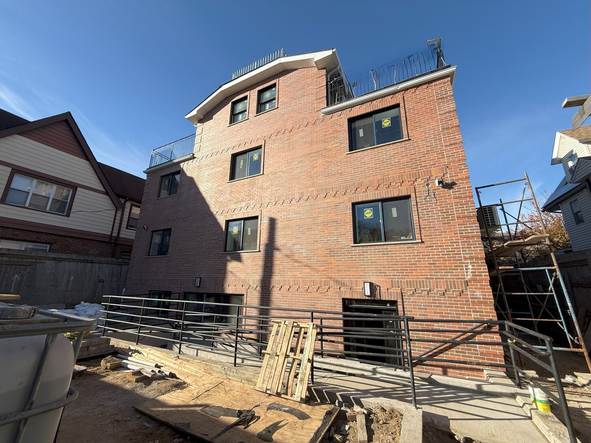 39-20 214th Pl, Bayside, NY for lease Building Photo- Image 1 of 8