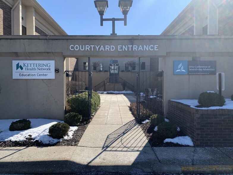 1251 E Dorothy Ln, Kettering, OH à louer - Photo du bâtiment - Image 2 de 3