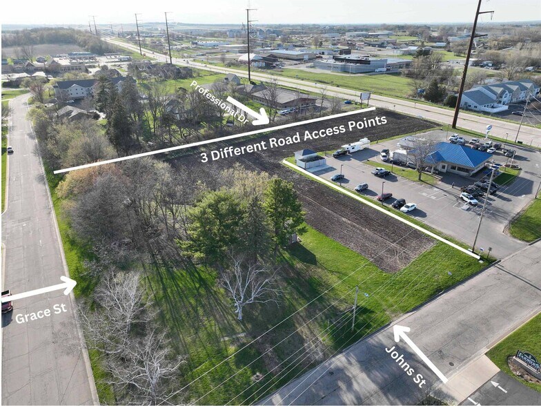 1114 N Johns St, Dodgeville, WI for sale - Building Photo - Image 2 of 5