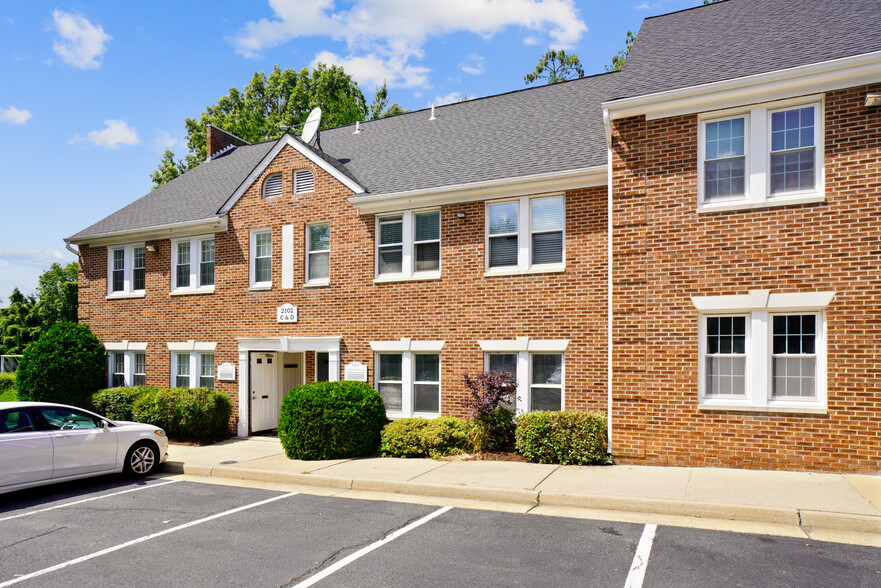 2102 Gallows Rd, Vienna, VA à vendre - Photo du bâtiment - Image 1 de 1