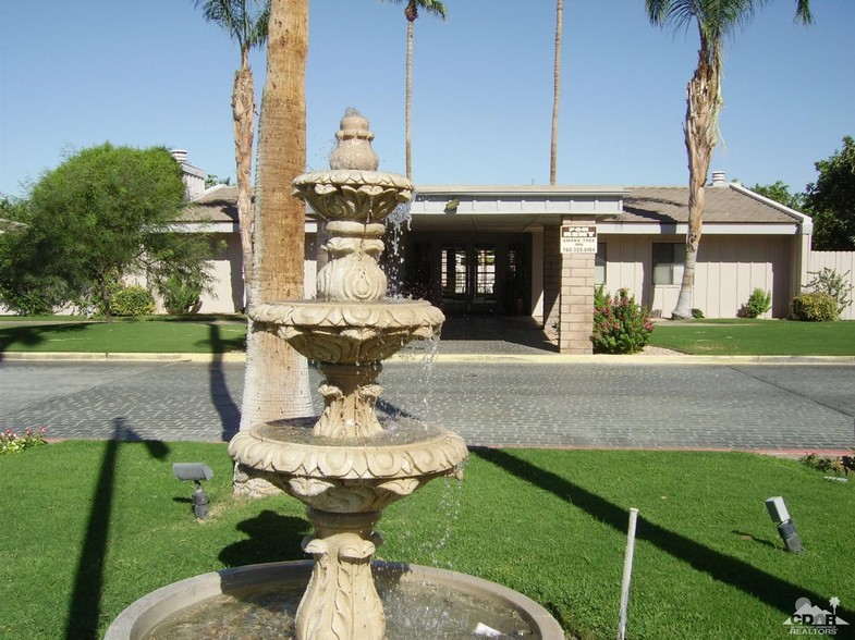 1800 Smoke Tree Ln, Palm Springs, CA à vendre - Photo du bâtiment - Image 1 de 1