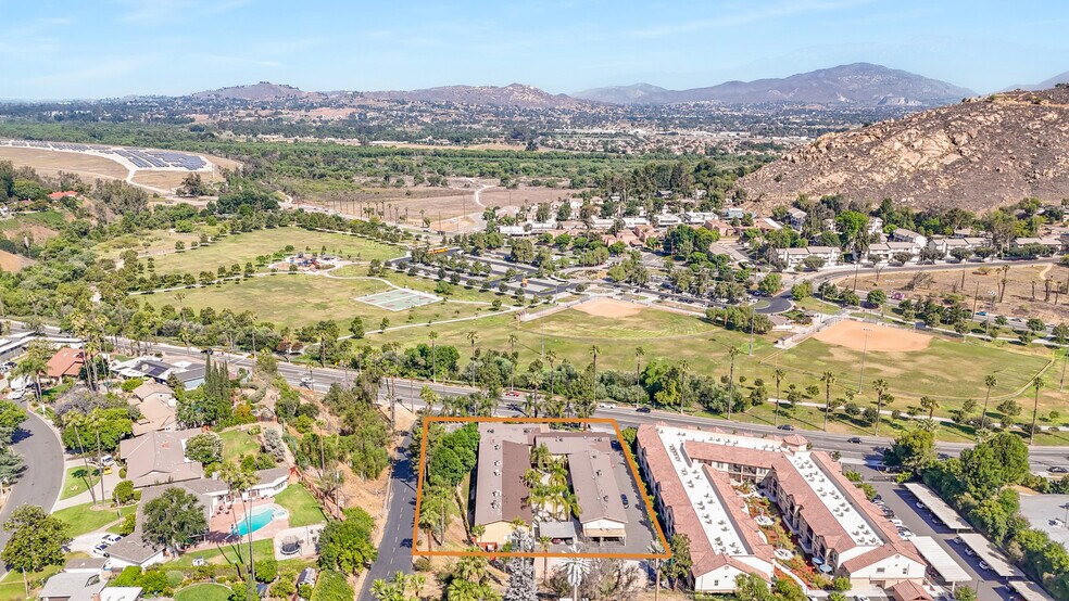 4830 Palm Ave, Riverside, CA à vendre - Photo du bâtiment - Image 3 de 8