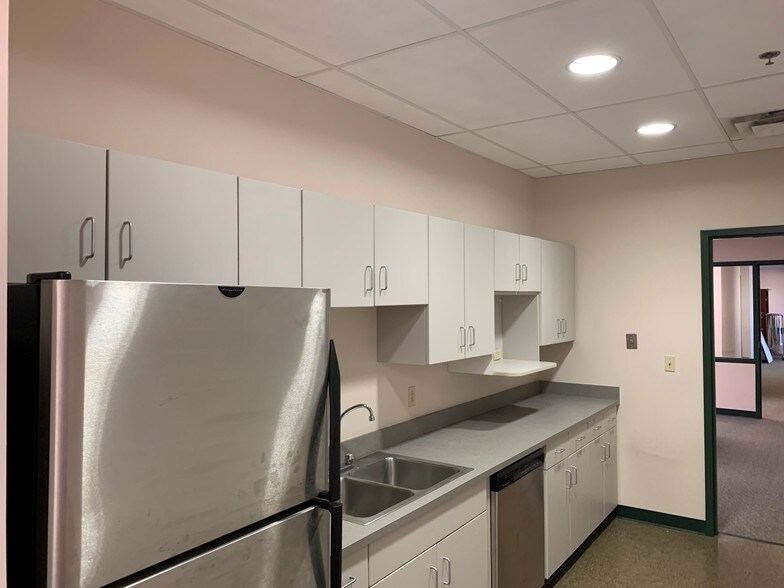 1 Veterans Way, Carnegie, PA à louer - Photo intérieure - Image 3 de 10