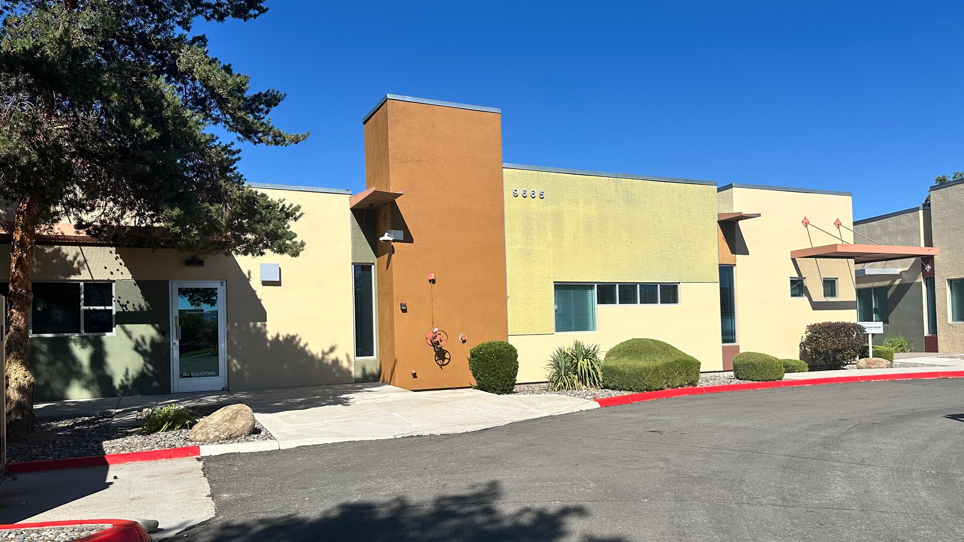 9665 Gateway Dr, Reno, NV à vendre Photo du bâtiment- Image 1 de 1