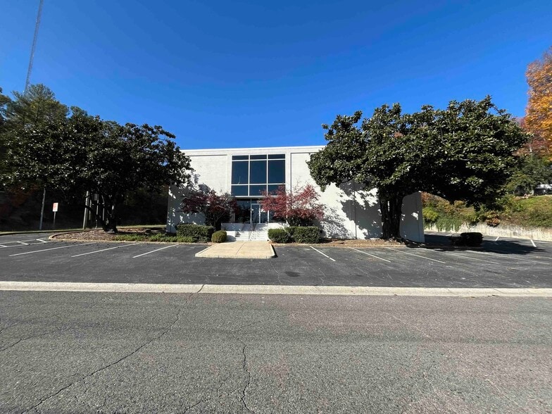 1900 20th Ave S, Birmingham, AL for sale - Building Photo - Image 2 of 10